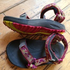 Kids Size 7 Teva Sandals